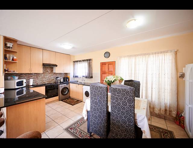 2 BEDROOM TOWNHOUSE FOR SALE IN NOORDWYK
